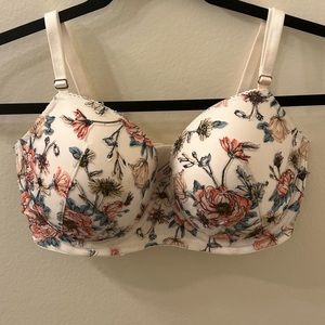 VS Dream Angels Demi Embriodered bra